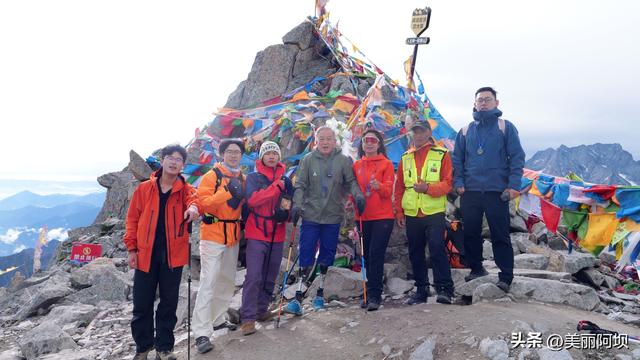 中国登山家、世界体育劳伦斯杯获得者夏伯渝登顶黑水三奥雪山