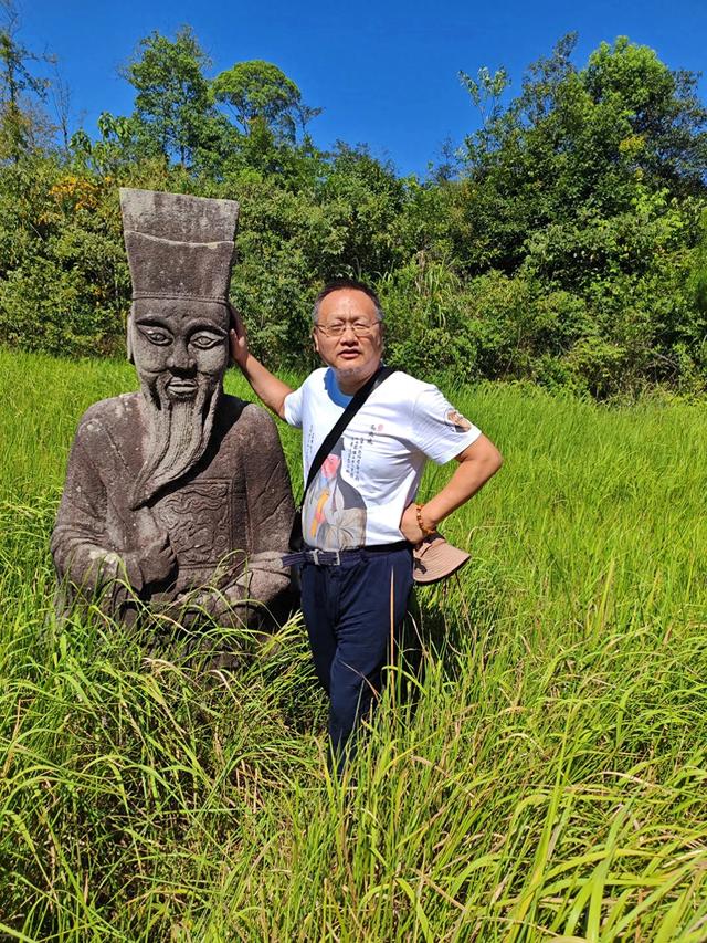 谒朱轼墓有感（江西聂朋