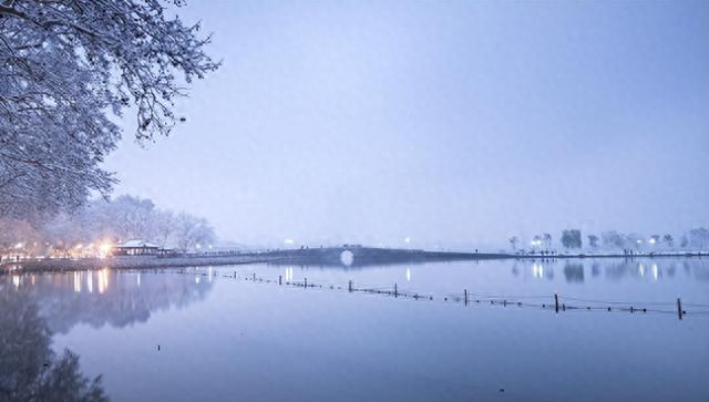 全网疯狂转发！西湖再现“断桥残雪”千年难遇奇景，网友：太美了