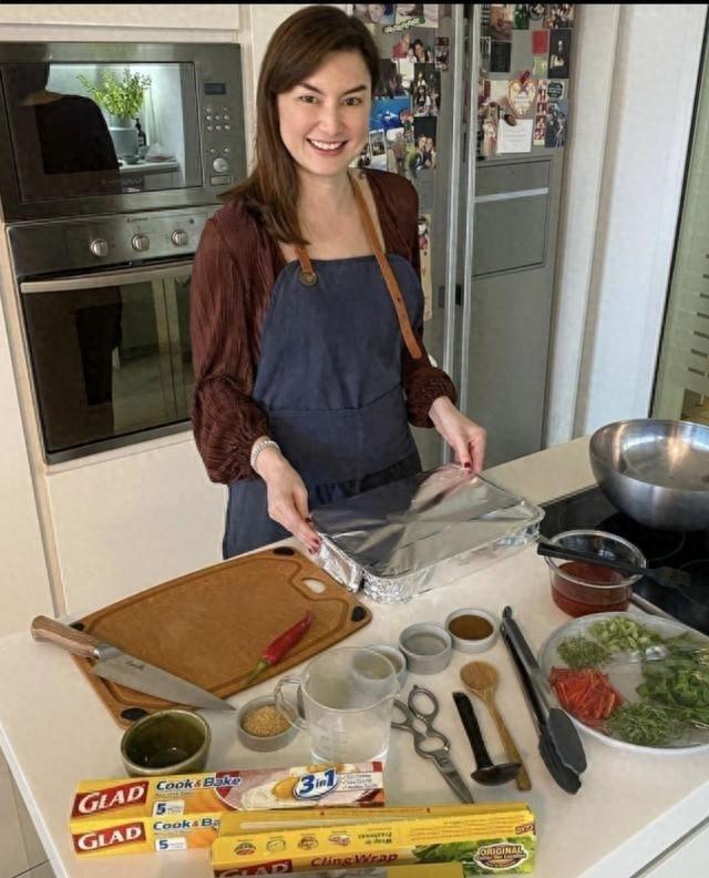 迷倒谢霆锋的玉兰油姐姐，25年后变成这样了？