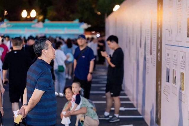 今晚，新民大街热闹非凡，好戏连台！