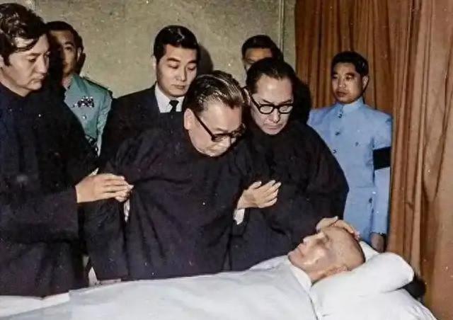 蒋介石遗体已腐烂不堪？守灵三年的侍卫，终于说出慈湖的秘密！