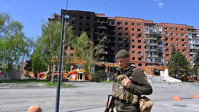 乌东战线告急！俄军趁雾突袭波克罗夫斯克，300精兵直指战略要地