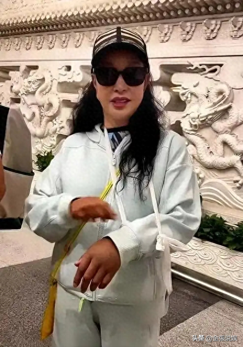 钱再多有什么用？75岁的"风流妖精"刘晓庆，已经走上另一条道路