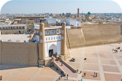 走进布哈拉古城