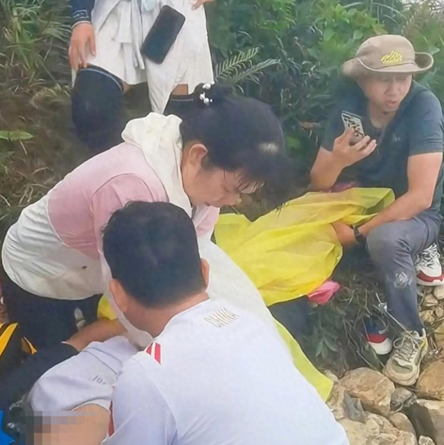广东惠州一登山者在白云嶂山顶不幸遇难：多人曾接力营救未果，遗体已运送下山