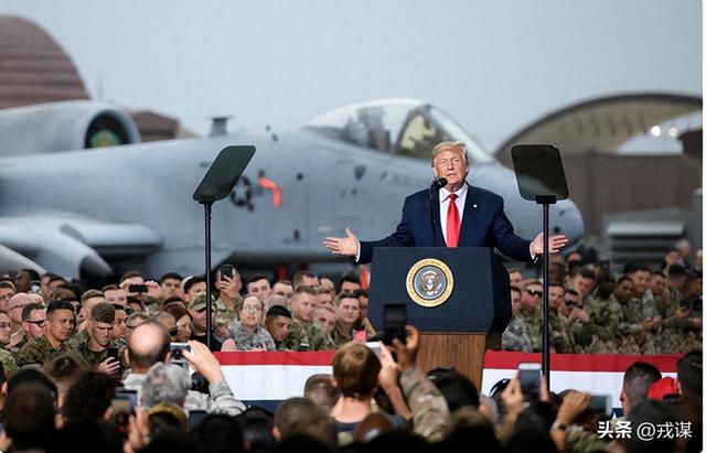 委内瑞拉要完？美军兵临城下8舰围堵，马杜罗求中俄伊能管用？