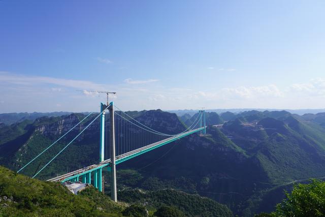 花江峡谷大桥通车在即 游客提前一睹为快