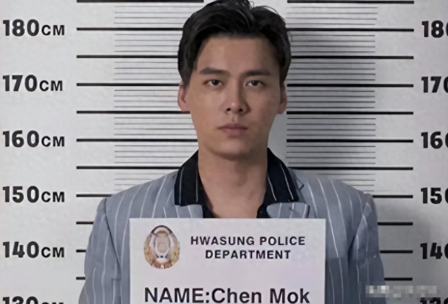 全网封杀不到3年，李易峰再迎噩耗，这一次，再多名利都救不了他