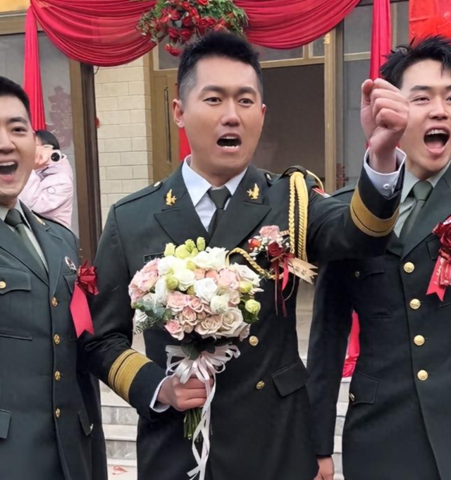 最帅升旗手张自轩大婚不到24小时，荒唐一幕出现，新娘受无妄之灾