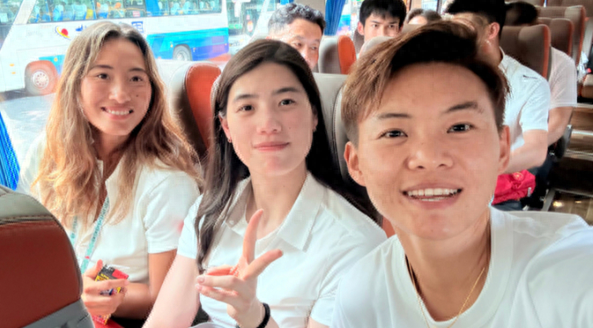 李娜没想到，郑钦文受邀观礼阅兵不到30天，竟再令所有人刮目相看
