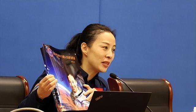航天英雄王亚平有多重要？国家精兵贴身保护，吃饭都有专供
