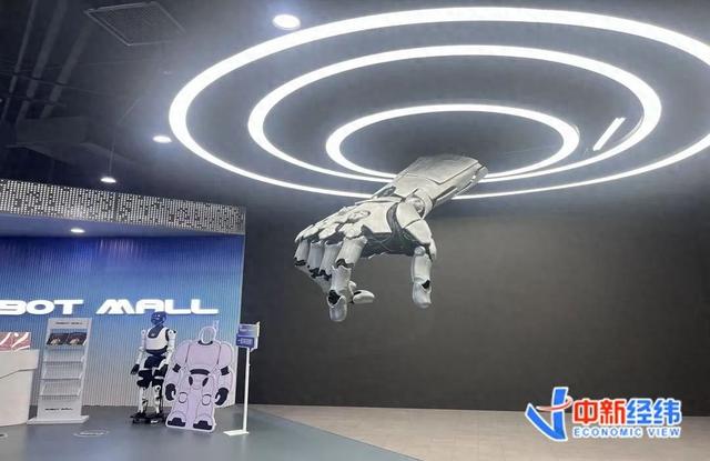直击全球首个具身智能机器人4S店：贵不贵？怎么买回家？