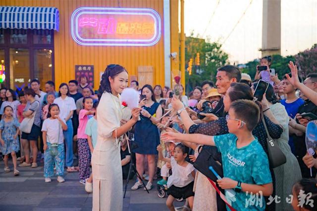 西坝不夜城：烟火气里藏诗意 成湖北最具“烟火气”街区征集热门