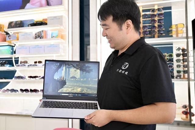 海外4天播放量超500万！成都眼镜店老板用AI创造“云上仙宫”走红，已有合作找上门
