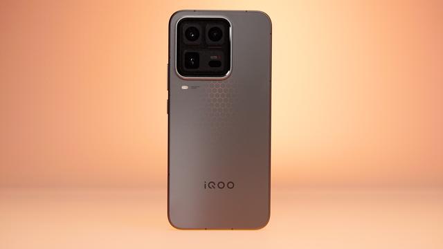 iQOO 15 Ultra图赏：【性能Ultra实至名归】