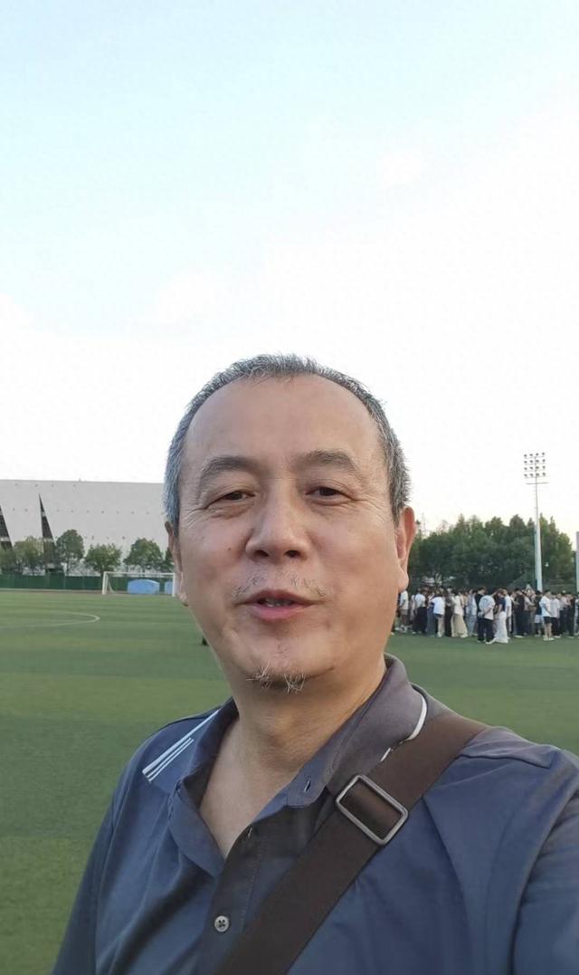 六十岁大爷考大学就读电商专业：暂不考虑直播带货