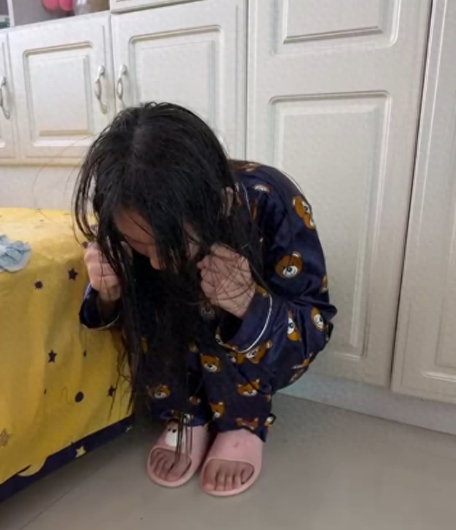 初三女生在校被同学殴打13次，后确诊精神分裂？警方处打人者行拘不予执行，校方、教科局回应