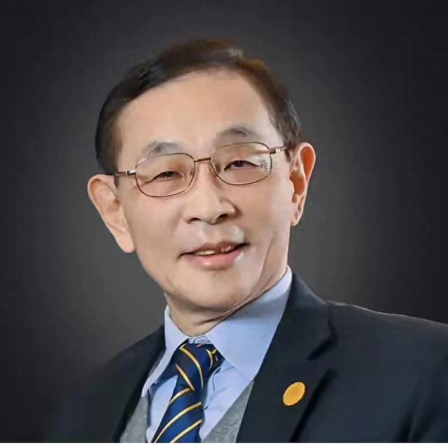 75岁华人科学家太牛了！让闪存"长生不老"，能擦写10亿次！