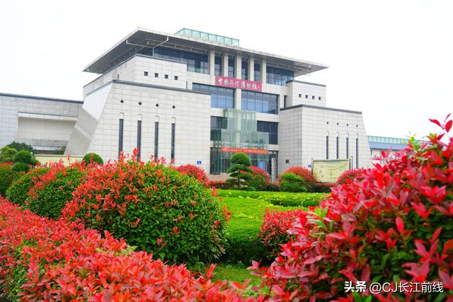 河南淮滨：淅淅沥沥秋雨染红博物馆