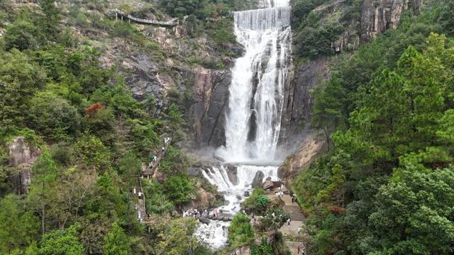 天台山解锁登山“黑科技”！游客：轻松多了！