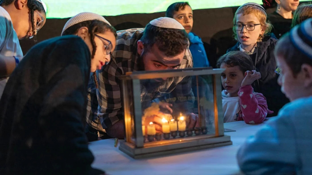 加沙废墟前的政治动员：定居者要求驱逐居民、永久控制土地