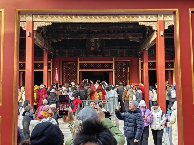故宫养心殿开放首日人气火爆，外地游客临时改行程来探访