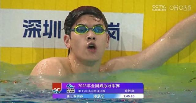 游泳冠军赛 200米自由泳神仙打架 潘展乐逆转夺冠领先1秒 孙杨遗憾？