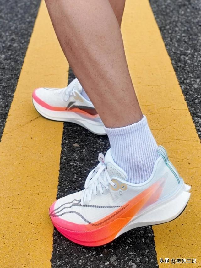 李宁2025鞋王榜出炉！TOP10包揽专业与潮流	，这双鞋竟卖爆全