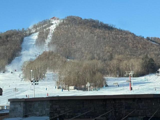 “雪假”带动冬季出游，长白山景区旅游热度走高