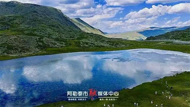 屈原后裔笑称：“阿禾公路是最美的诗画之路！”