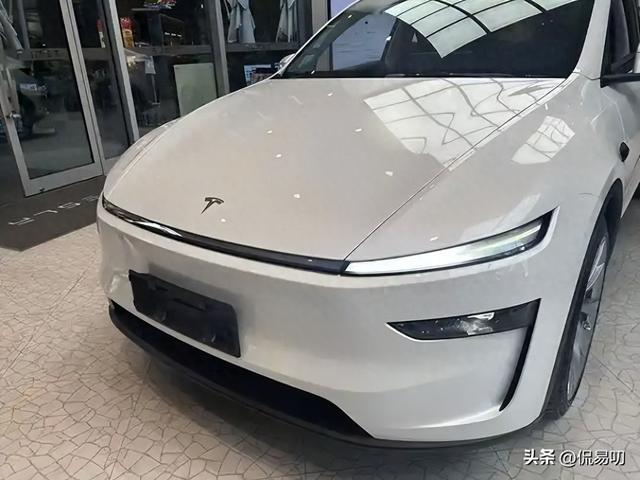39990美元ModelY来了！减配降价仍难破局，特斯拉困在哪？