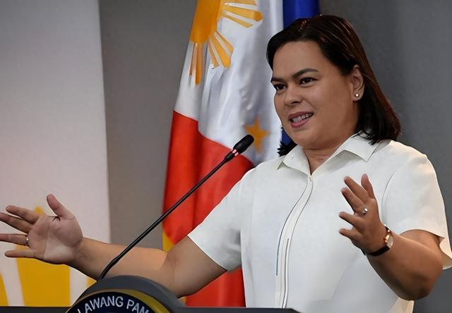 菲律宾1.7万警察出动	，政府高层全在贪腐，马科斯下台响彻全国，美国现在也不指望他了？