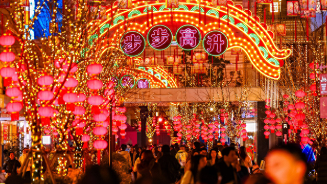 西岸梦中心开启“水岸新春季”，非遗潮玩连嗨两月