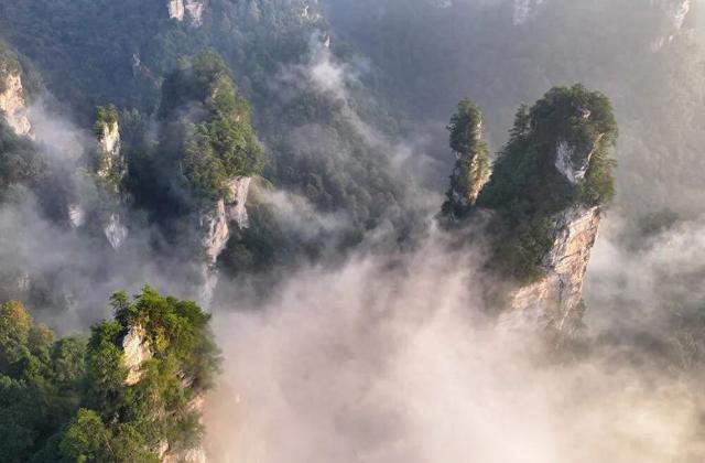 名场面！云海“漫”过矮寨 崀山“浮”于云端……