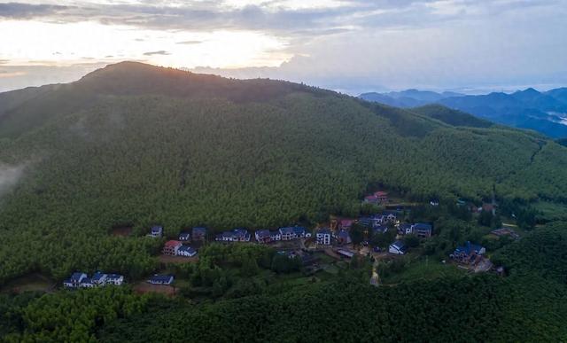 浙江有座山，风景优美、非常治愈，是避暑消夏的风水宝地