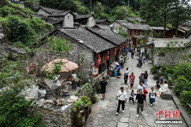 贵州安顺：民众走进云山屯感受六百年大明遗韵