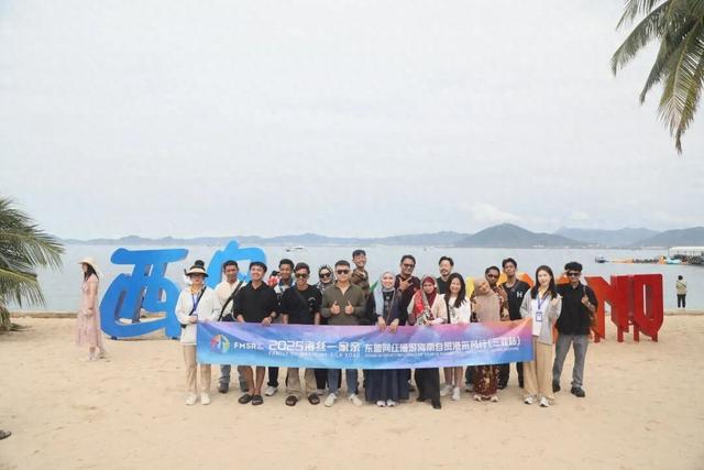 畅游三亚西岛 东盟网红以镜头捕捉海南的浪漫诗意