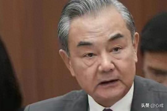 王毅定调统一，高市话音刚落，人民日报通知日本，国民党呼吁避战