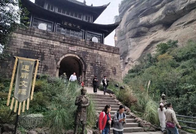 惊险奇关，一夫当关，万夫莫开