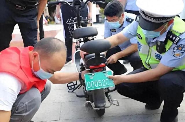 交警提醒：11月起60岁以上骑这5种电动车，上路不查不扣！