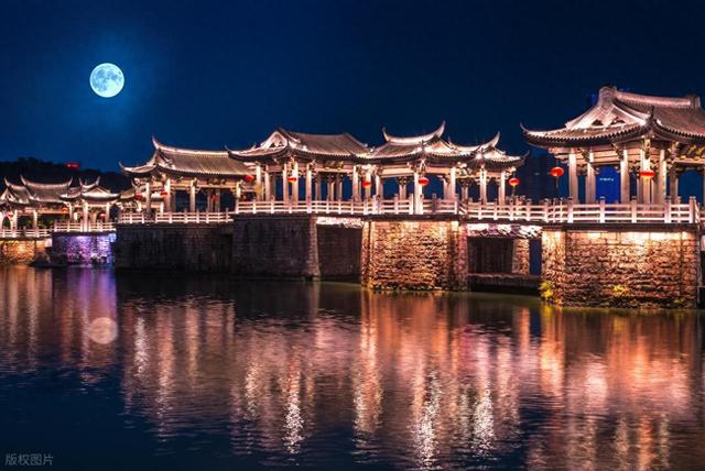 一口鲜甜吃懂潮汕！2025最全逛吃攻略，古城海岛双绝