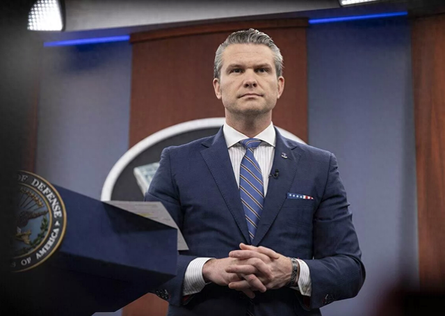 美军东太平洋再炸贩毒船，重兵集结藏着什么野心？围堵委内瑞拉？