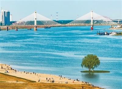 我们有了“城市客厅”（我家门前有条河）