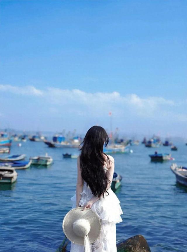 一个女人孤独的网名（𝙒𝙚𝘾𝙝𝙖𝙩丨干净好听稀少的网名字）