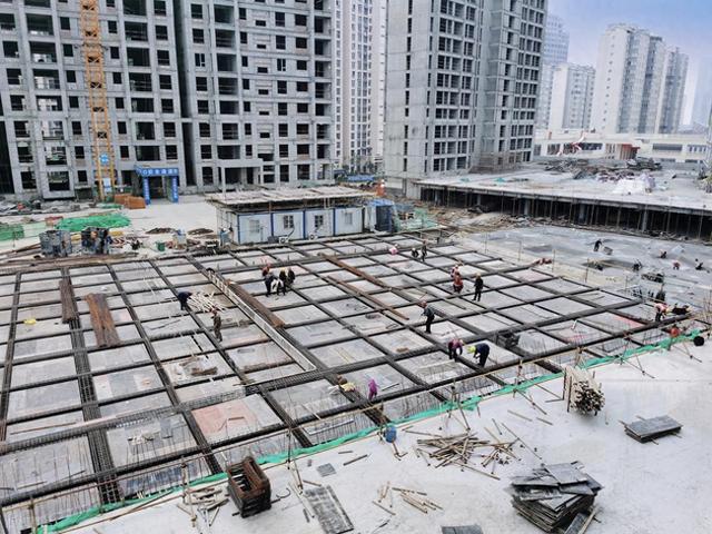 现浇混凝土楼板需要养护几天？错过这个周期，强度损失20%！
