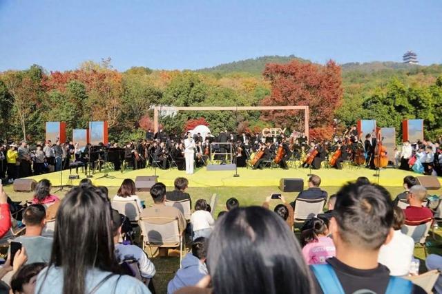 听，家门口的草坪交响音乐会