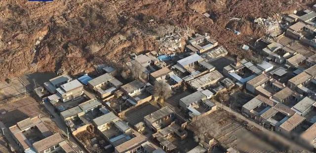 甘肃省永靖县发生滑坡，45户房屋被埋，0伤亡，灾情等级为特大型