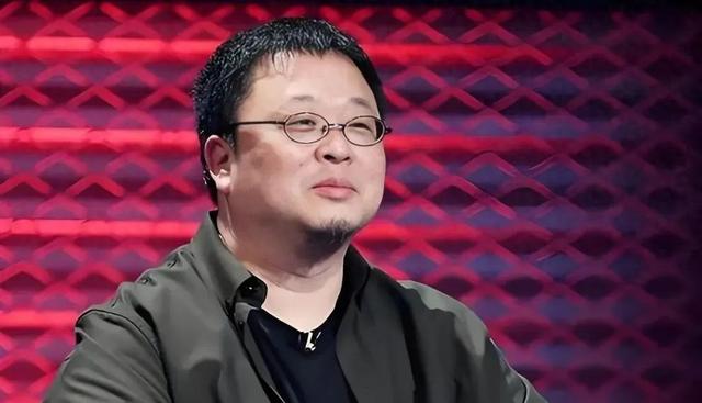 锤子科技又被执行2142万！罗永浩靠嘴吃饭这件事，被梁文锋说中了