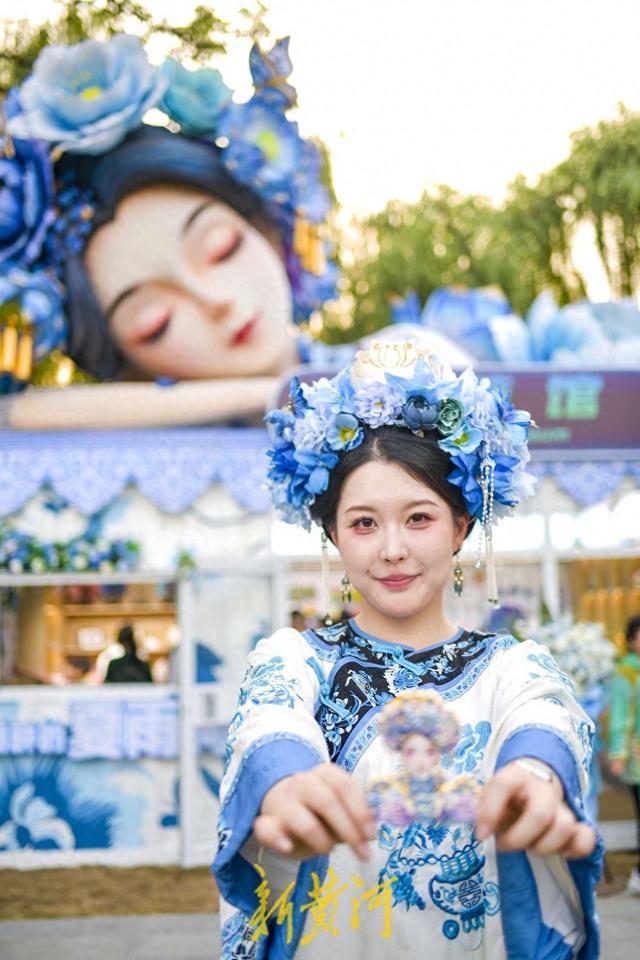 济南大明湖畔添打卡新地标 沉浸式“雨荷馆”上线